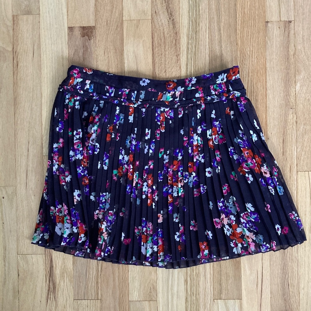 American Eagle Floral Pleated Skirt